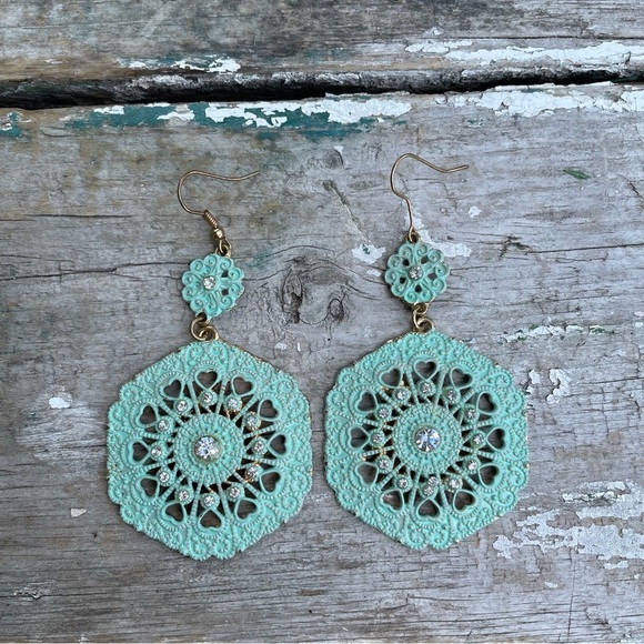 Turquoise green medallion earrings - Picture 6 of 13